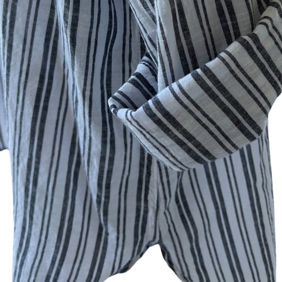 🌸4/$50🌸 Longsleeved Gray and White Striped Tunic - Picture 10 of 16